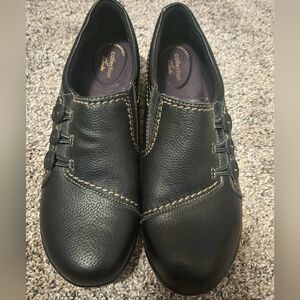 Women's new Clark's comfort collection shoes, size 9, black leather